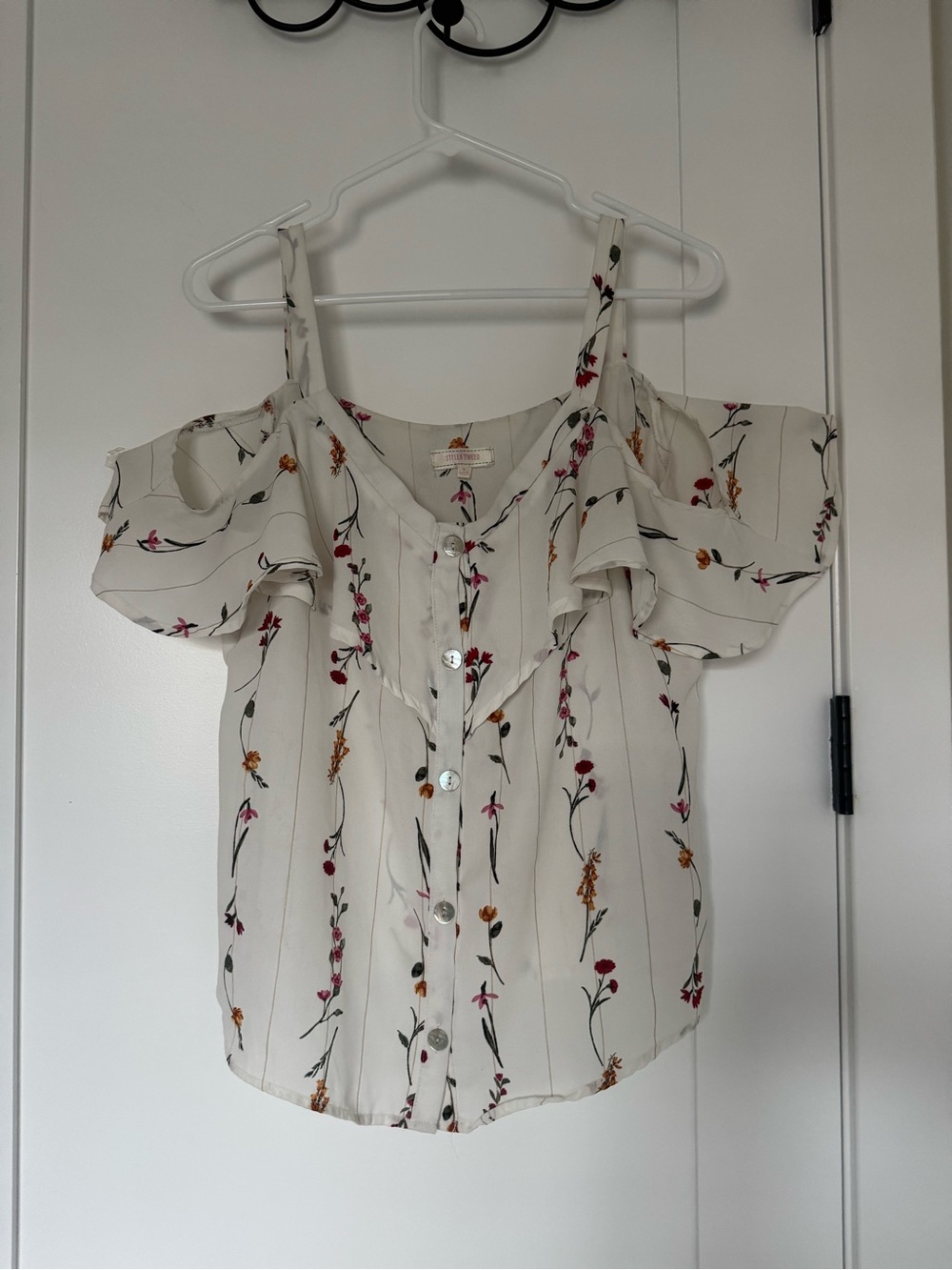 Stella Tweed size medium Floral Off-Shoulder Ruffle Button-Front Top - Cream